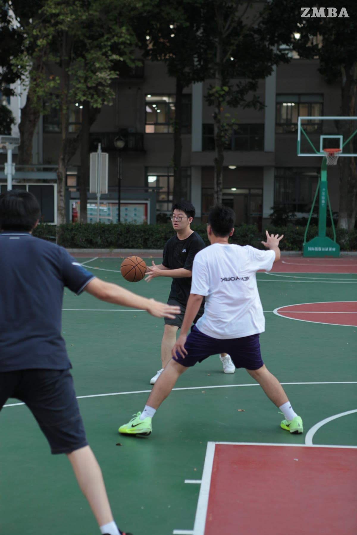 A player with the ball on the outdoor court, dated October 9, 2025.